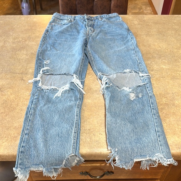 Women’s we the free jeans size 25 inseam measure about 26.5” to the longest part